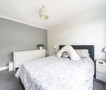 4 bedroom semi-detached house to rent - Photo 6