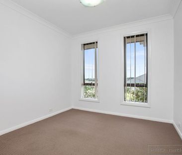 8 Lapwing Street, Aberglasslyn NSW 2320 - House For Rent | Domain - Photo 2
