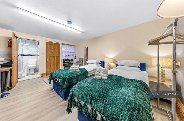 Studio to rent - Photo 1