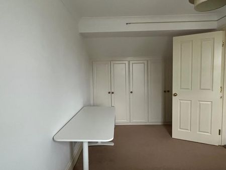 Double room in 5 bed house on quiet street - frequent sole use - Photo 2
