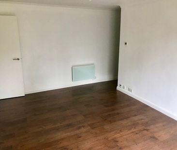 Spacious 1 Bedroom Flat in Prime Location, Worcester Park - Photo 6