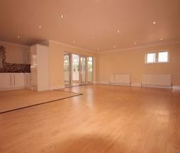5 bedroom detached house to rent - Photo 1