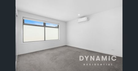 Stunning Townhouse in a Fantastic Location ! - Photo 3