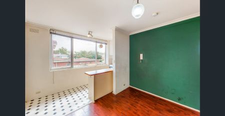 Bright & Peaceful 1 Bedroom Apartment in Prime Location - Photo 3