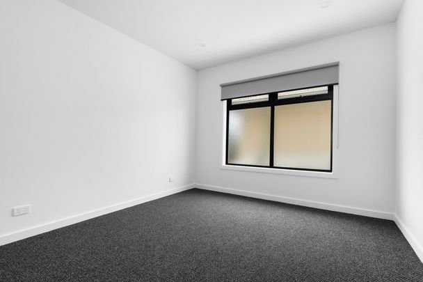 Contemporary Coastal Perfection - Photo 1