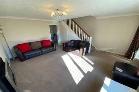 3 bedroom semi-detached house to rent - Photo 2