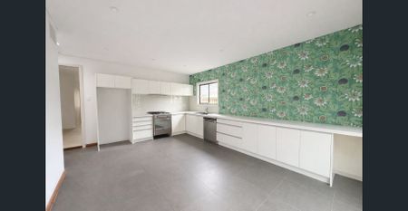 Move-In Ready | Renovated Duplex with 3 Bedrooms - Photo 3