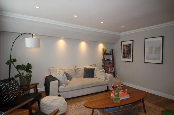 3 Bedroom Terraced House for Rent - Photo 1