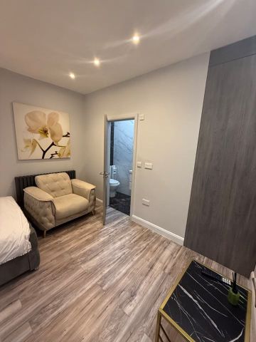 2 Bed Flat, Summerstown, SW17 - Photo 4