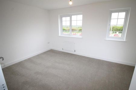 3 bedroom detached house to rent - Photo 3