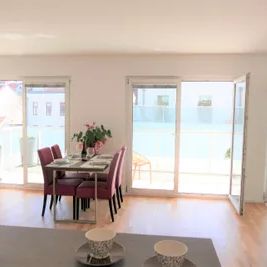 Luftige Designer-Whg im 7. Stock mit 16 m2 Terrasse in den grünen Innenhof - Photo 1