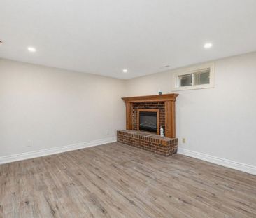For Lease - 10 Holman Crescent Unit# Lower, Aurora, Ontario - Photo 2