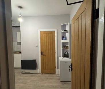 Studio Flat, Radstock Road, RG1 - Photo 5