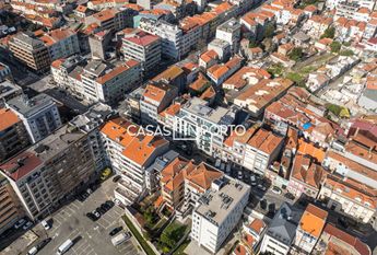 T4 Penthouse de charme com 2 terraços aos Aliados