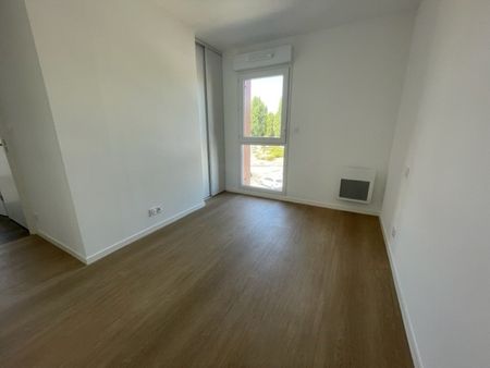 Location Appartement 3 pièces 67m² - Photo 3