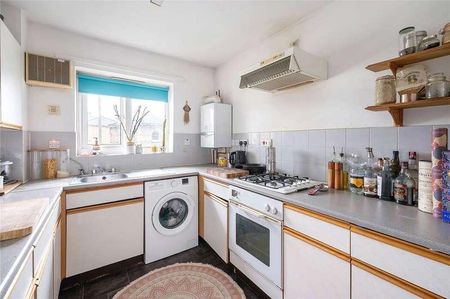 St James's Drive, Wandsworth Common, London, SW12 - Photo 5