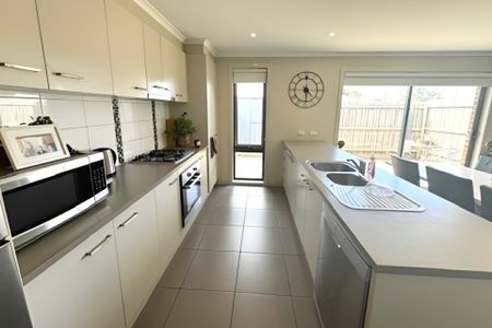 2/181 Riversdale Drive, Tarneit VIC, Belconnen - Photo 4