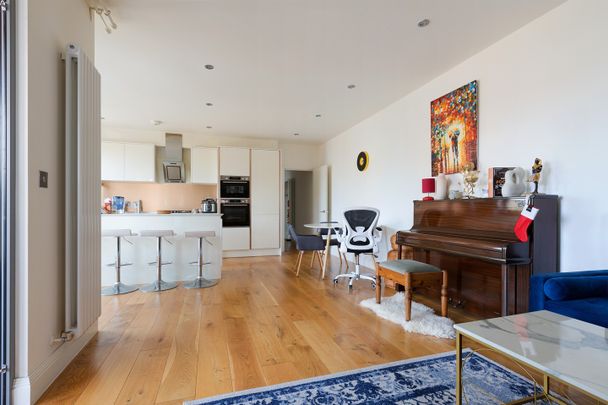 2 Bed Flat, Bardsley Lane, SE10 - Photo 1