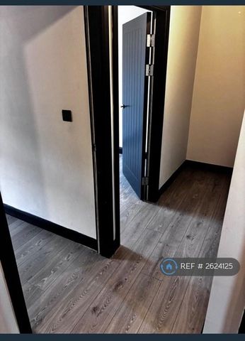 4 bedroom flat to rent - Photo 2