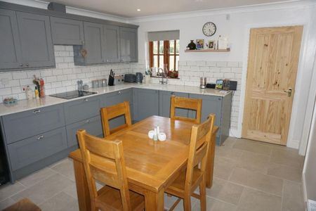 3 bedroom detached house to rent - Photo 5