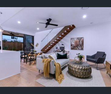 Stunning Modern Townhouse - Photo 3