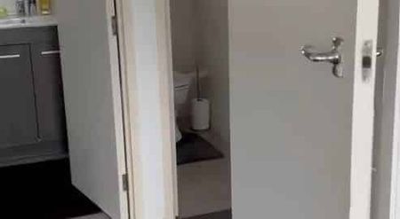 2BR Belmont Apartment! - Photo 5