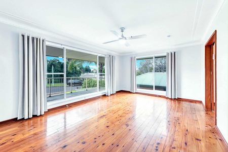 Spacious 3-Bedroom Home in Prime Location - Photo 3