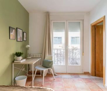 Room in a shared 9-bedroom apartment for rent in Bellas Vistas - Photo 4