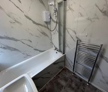 3 bedroom flat to rent - Photo 6