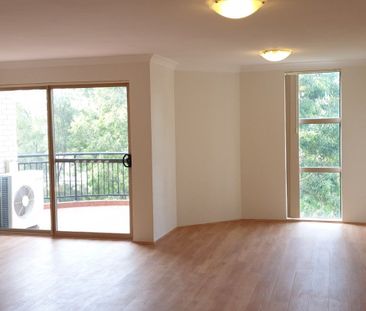 TWO BEDROOM APARTMENT!! - Photo 1