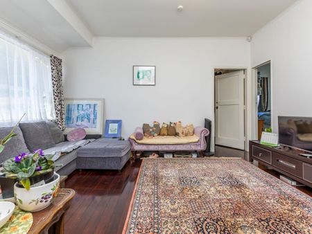 Lovely Home next to Dominion Rd - Photo 4