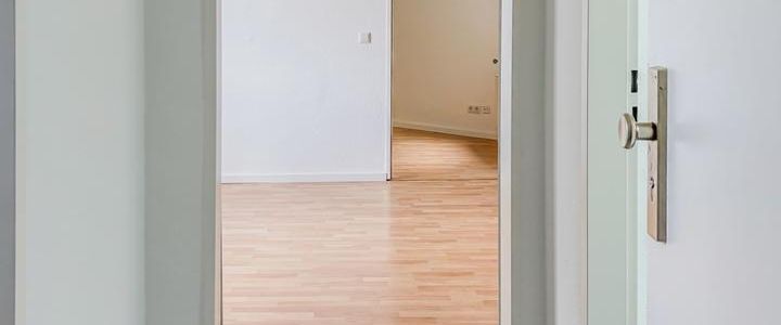 Neu sanierte 2-Zimmer Wohnung mit kleiner Einbauküche - Photo 1