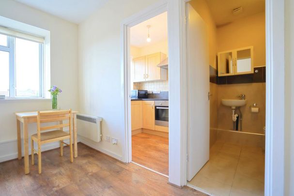 Studio to rent - Photo 1