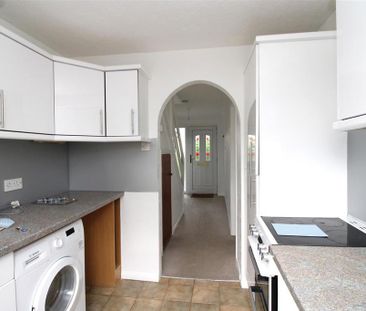 3 bedroom end of terrace house to rent - Photo 2