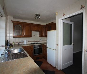 3 Bedroom Semi-Detached House - Photo 5