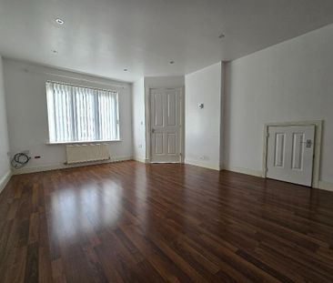3 bedroom end of terrace house to rent - Photo 1