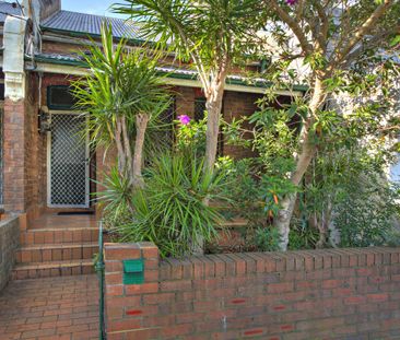 Well maintained two bedroom semi - convenient location - Photo 6