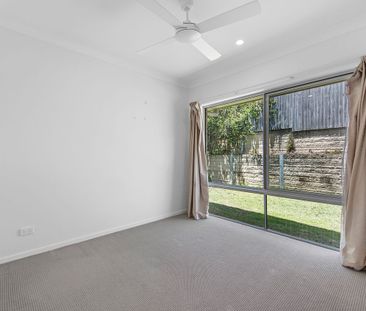 Spacious Four Bedroom Coomera Home with Additional LIving Space - Photo 2