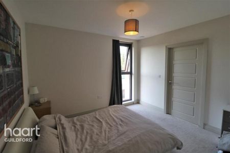 3 bedroom flat to rent - Photo 4