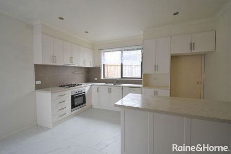 3-Bedroom Unit in Dandenong! - Photo 5