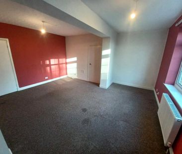 4 bedroom detached house to rent - Photo 2