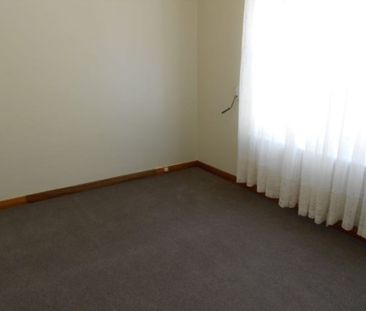 Lovely Three Bedroom Home! - Photo 3