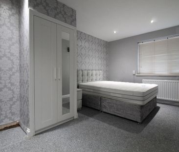 4 bedroom terraced house to rent - Photo 4