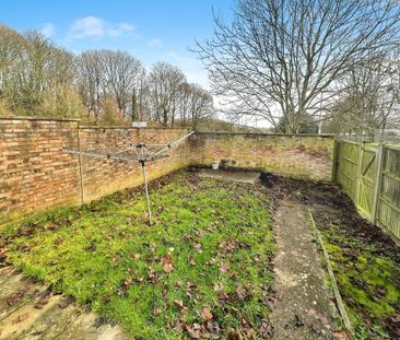 4 bedroom end of terrace house to rent - Photo 6