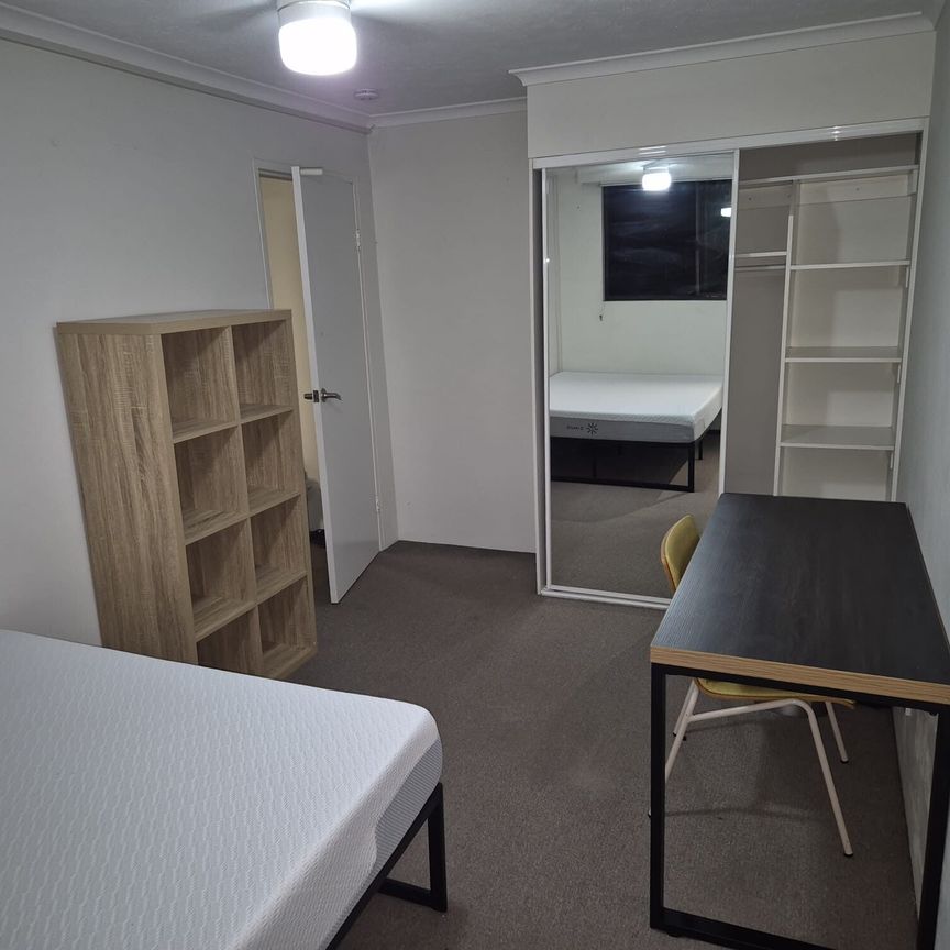 Broadbeach - Photo 1