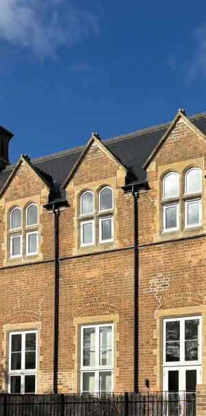 Attractive 2 bedroom house in central Taunton - Photo 2