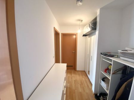 Dachgeschosswohnung mit zwei Zimmern und wunderschönem Ausblick! - Photo 2