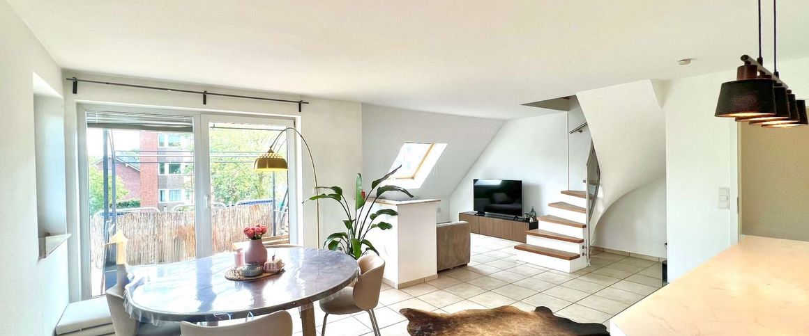 Möblierte Maisonette-Wohnung mit Balkon & TG in Düsseldorf-Unterrath - Foto 1