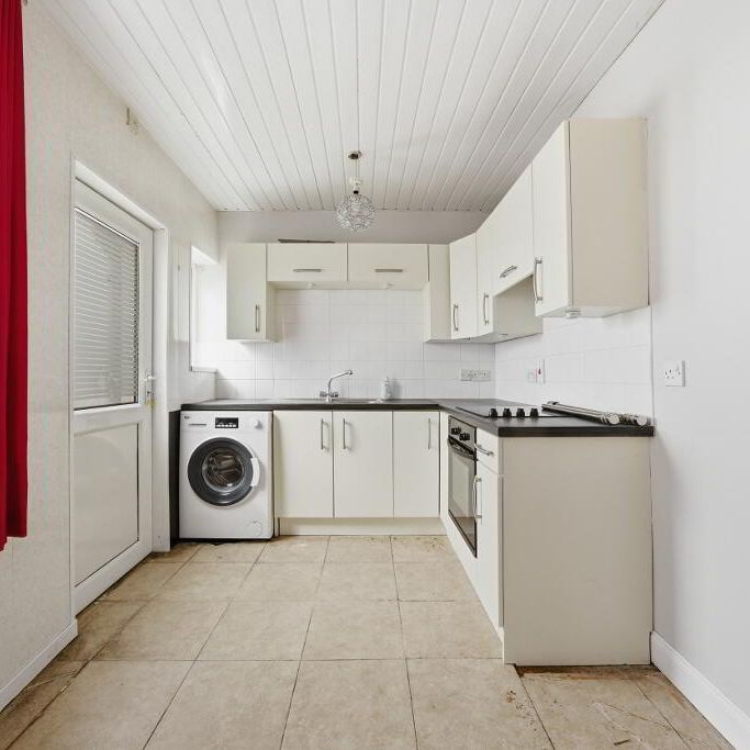 27 Kent Avenue, Larne, BT40 1NB - Photo 1