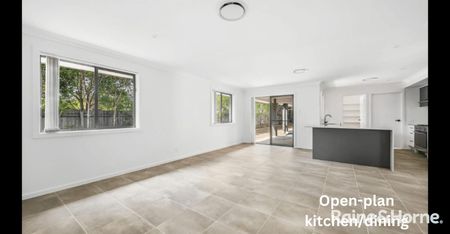 4 Bedroom townhouse in gated complex - Photo 5